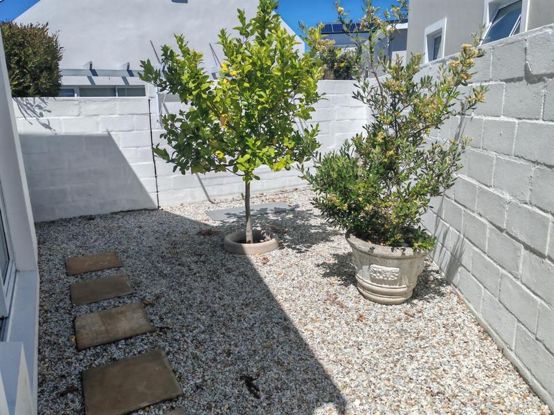 2 Bedroom Property for Sale in Sandbaai Western Cape